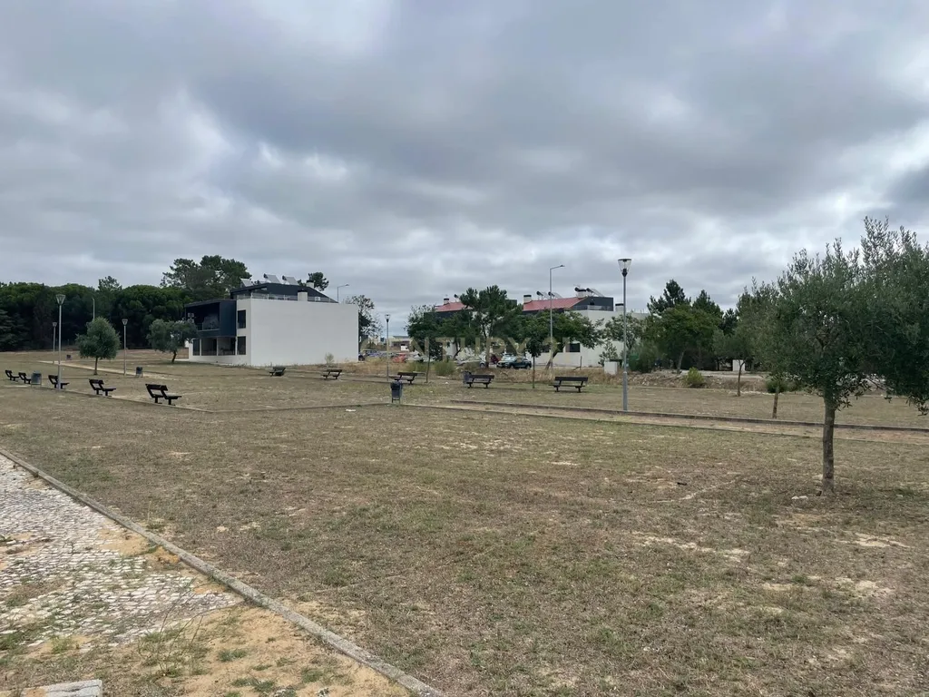 Lote de terreno para construção de Moradia, Apartamentos e Loja ou apenas Apartamentos - em Aires, Palmela - Image 8