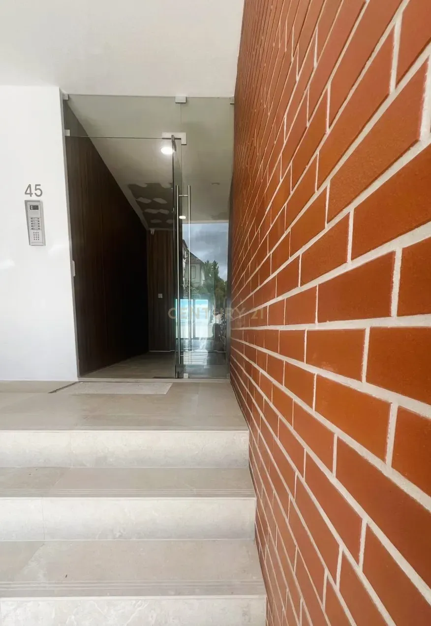Apartamento T2 novo com terraço na R. Cândido dos Reis no centro de Viseu - Image 16