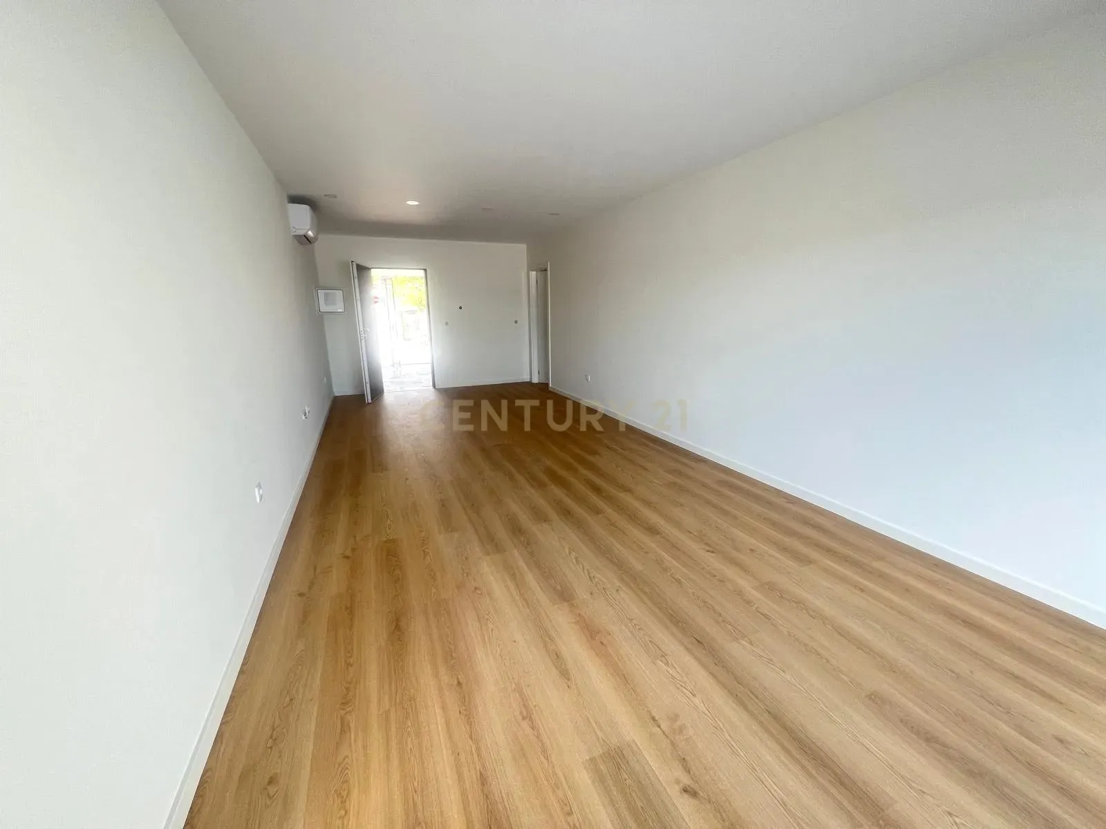 Apartamento T2 novo com terraço na R. Cândido dos Reis no centro de Viseu - Image 15