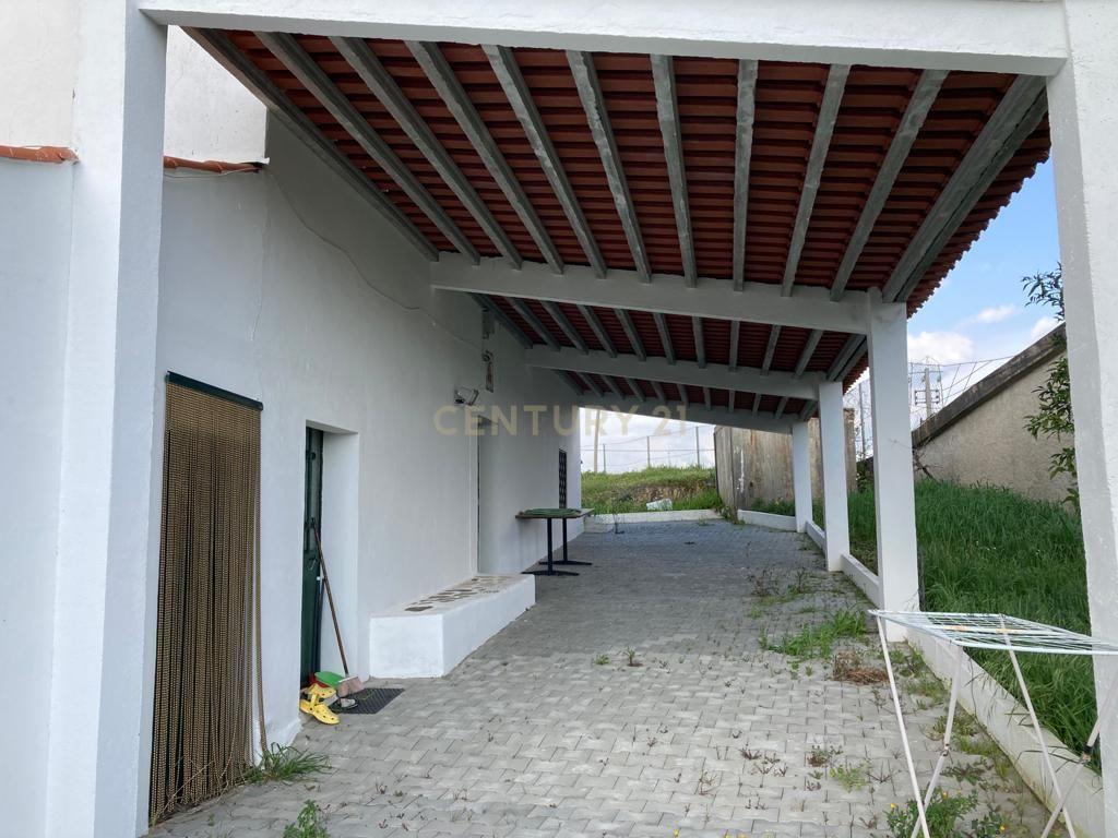 Moradia com terreno em Santo André das Tojeiras, Castelo Branco - Image 3