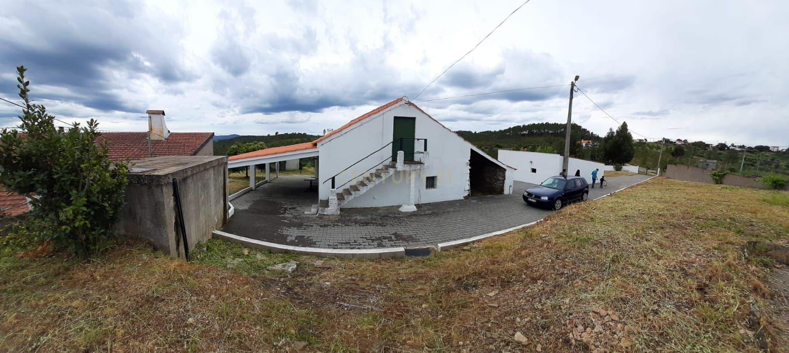 Moradia com terreno em Santo André das Tojeiras, Castelo Branco - Image 1