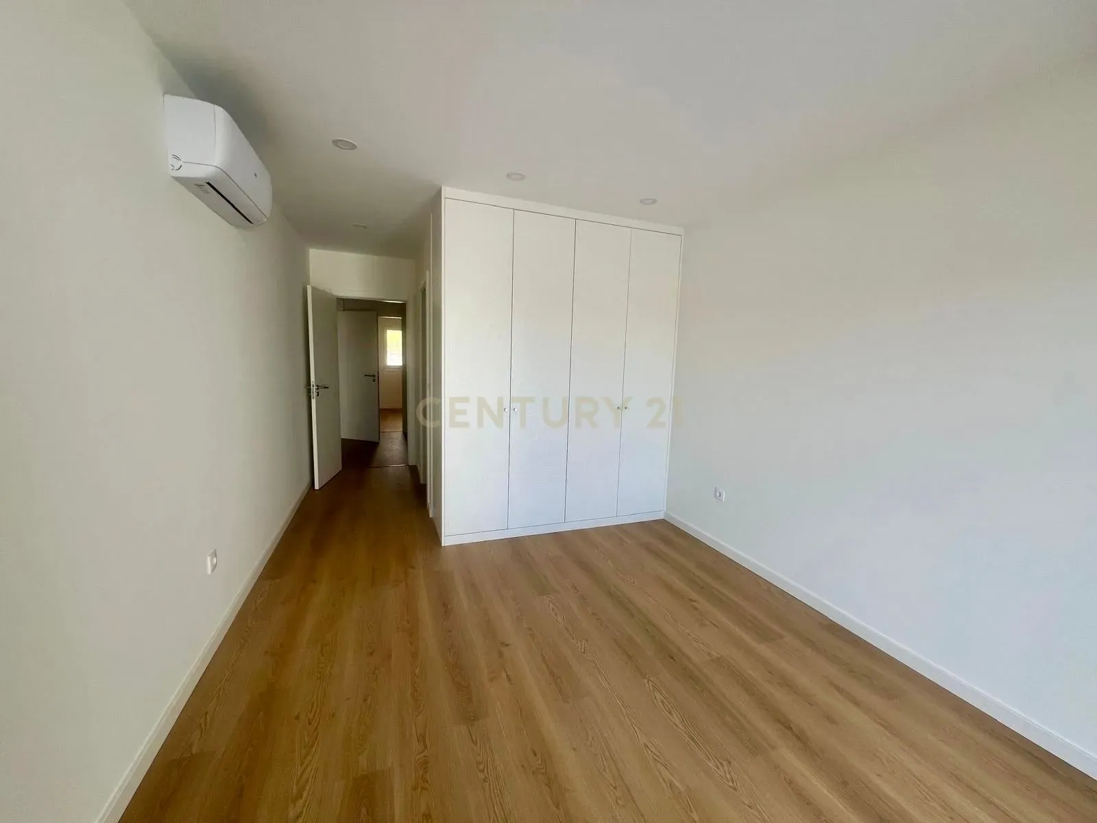 Apartamento T2 novo com terraço na R. Cândido dos Reis no centro de Viseu - Image 8