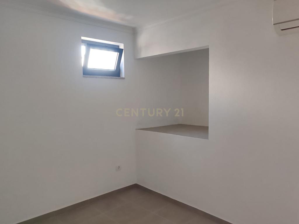 Moradia V2, Acabamentos de Qualidade, São João da Pesqueira - Image 12
