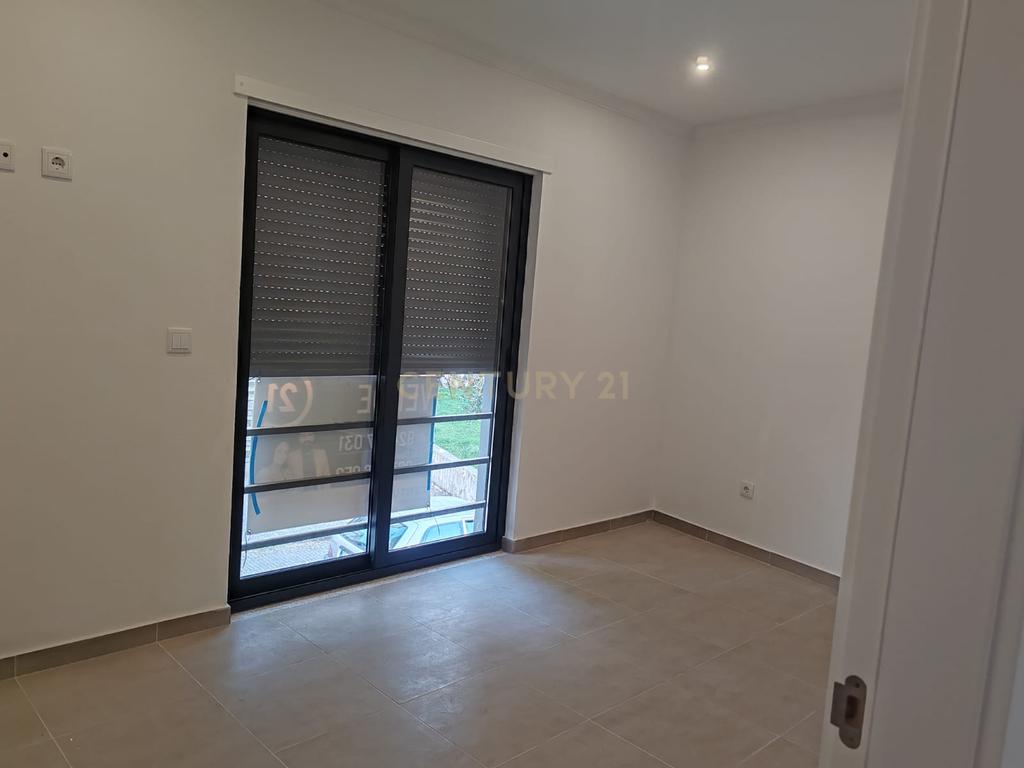 Moradia V2, Acabamentos de Qualidade, São João da Pesqueira - Image 14