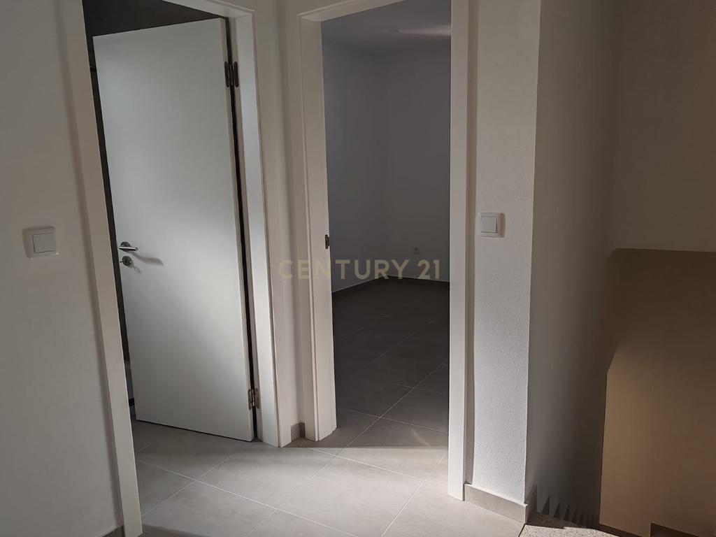 Moradia V2, Acabamentos de Qualidade, São João da Pesqueira - Image 10
