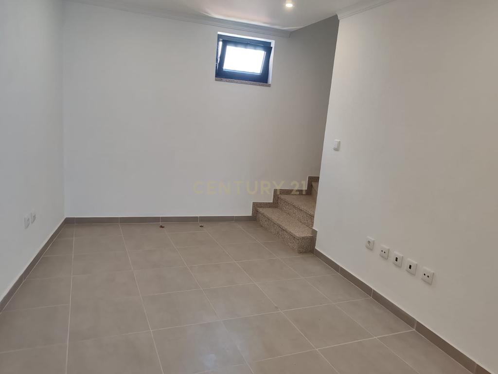 Moradia V2, Acabamentos de Qualidade, São João da Pesqueira - Image 8