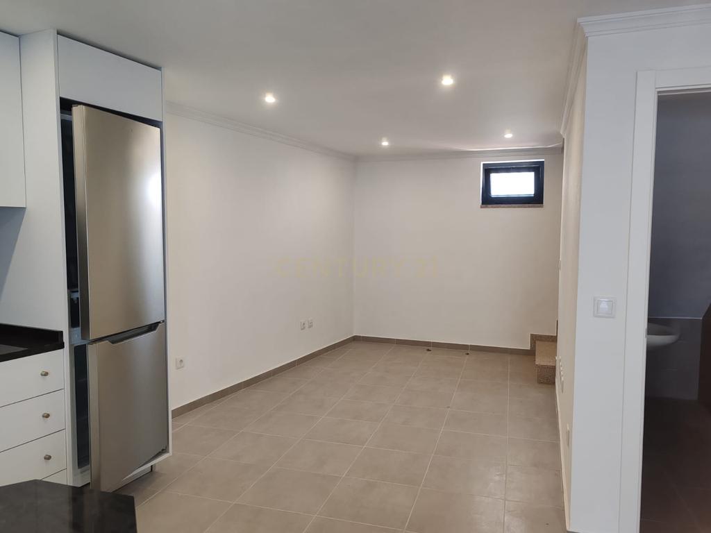 Moradia V2, Acabamentos de Qualidade, São João da Pesqueira - Image 6