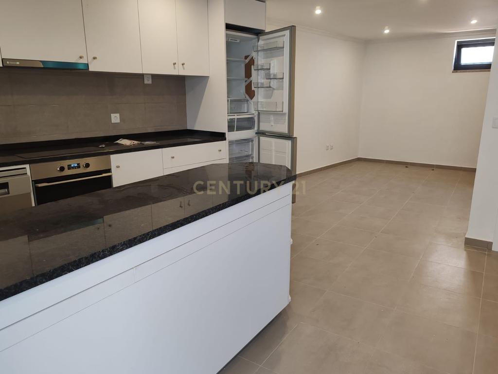 Moradia V2, Acabamentos de Qualidade, São João da Pesqueira - Image 5
