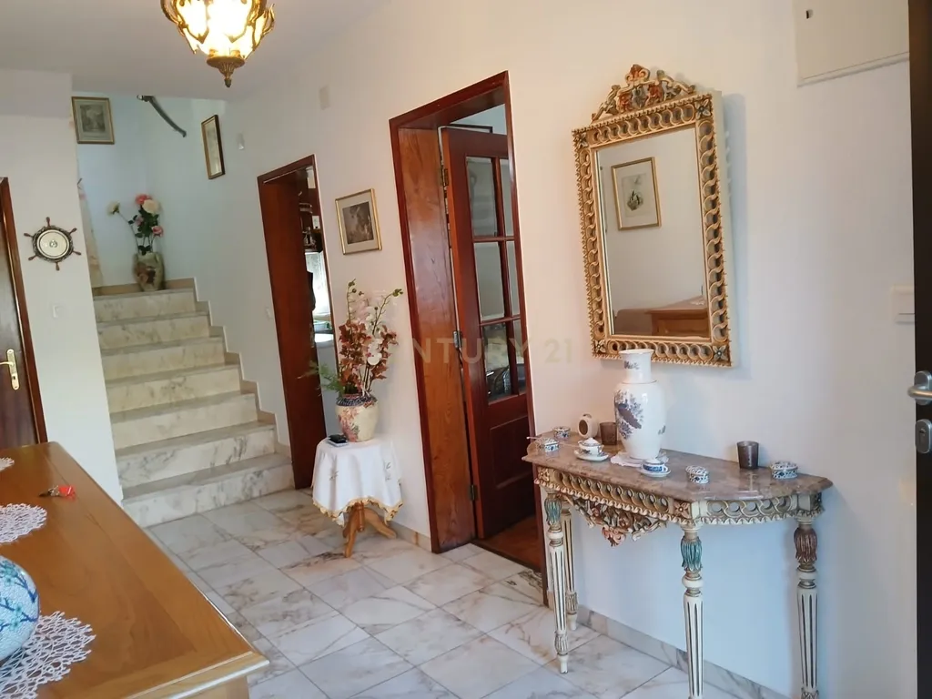 Moradia na Aldeia de Avelanoso - Image 4