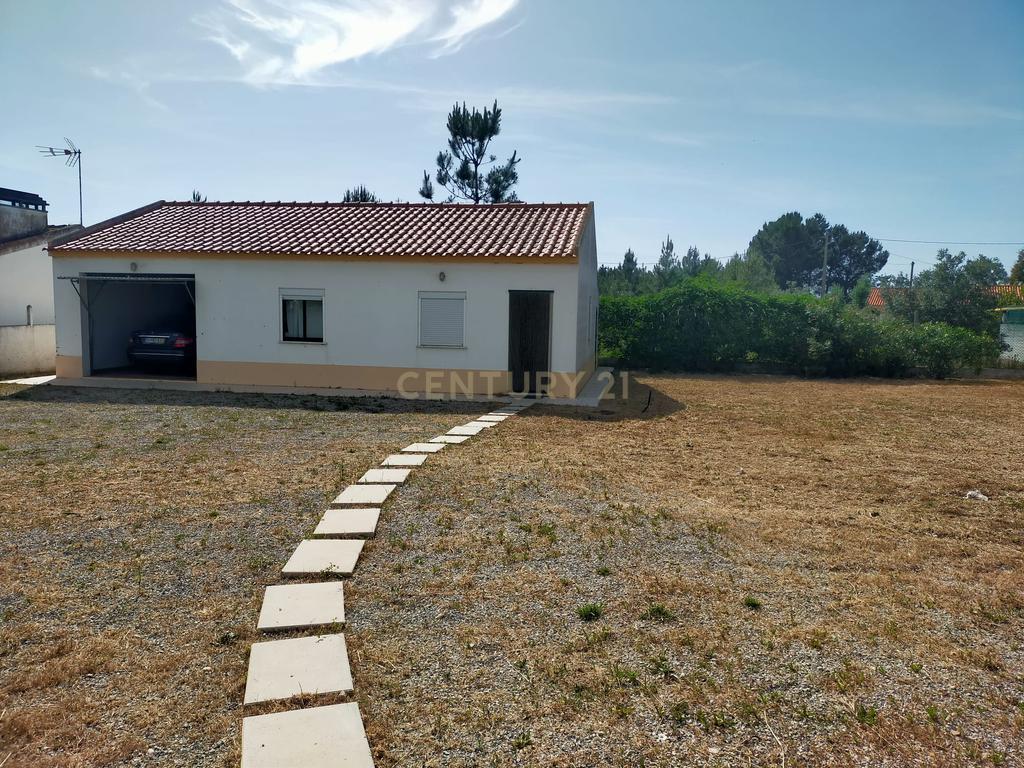 Terreno urbano em Melides com uma moradia e um anexo com 182,44m2 em 1.718m2 de terreno - um verdadeiro Oásis no campo e perto da praia - Image 18