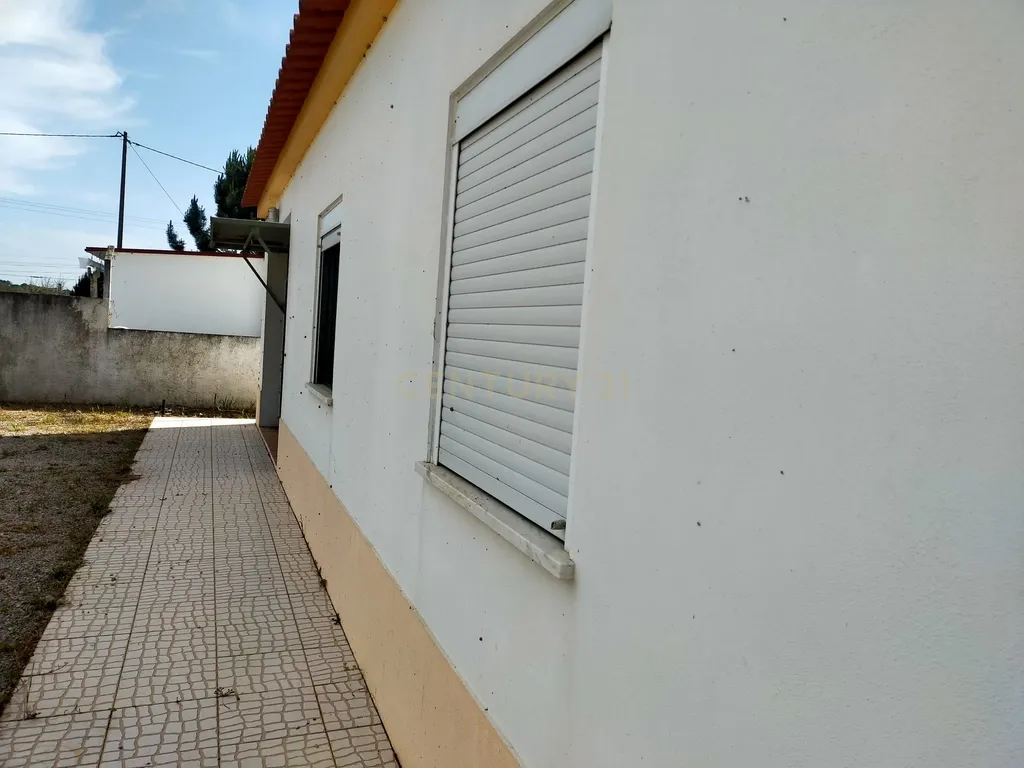 Terreno urbano em Melides com uma moradia e um anexo com 182,44m2 em 1.718m2 de terreno - um verdadeiro Oásis no campo e perto da praia - Image 9