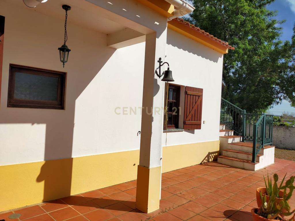 Terreno urbano em Melides com uma moradia e um anexo com 182,44m2 em 1.718m2 de terreno - um verdadeiro Oásis no campo e perto da praia - Image 2