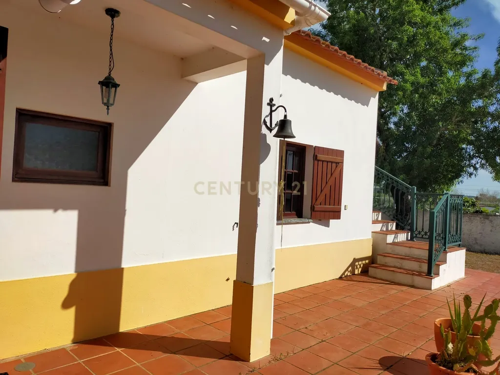 Terreno urbano em Melides com uma moradia e um anexo com 182,44m2 em 1.718m2 de terreno - um verdadeiro Oásis no campo e perto da praia - Image 2