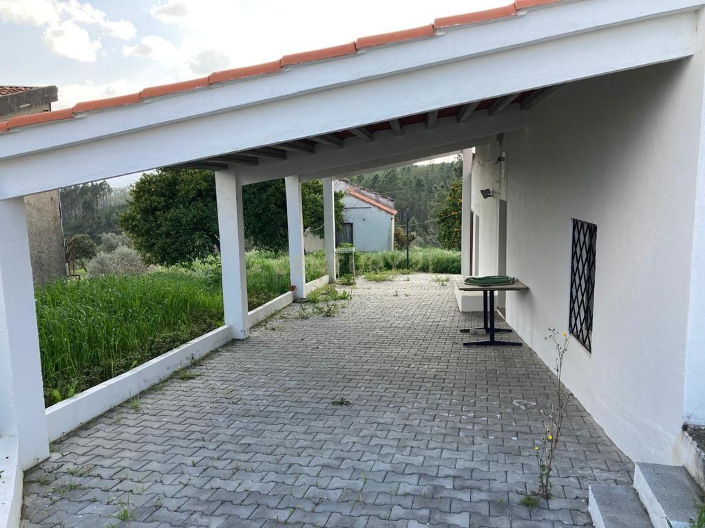 Moradia com terreno em Santo André das Tojeiras, Castelo Branco - Image 2