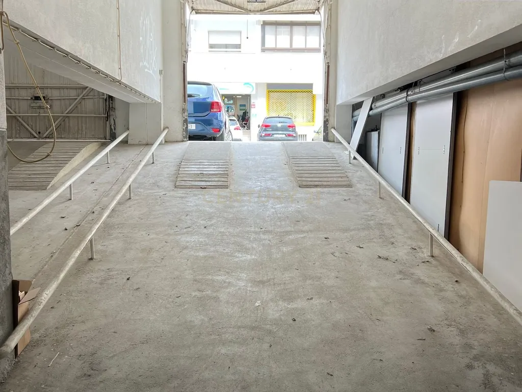 Parqueamento para motas ou armazem, Santo António da Caparica - Image 3