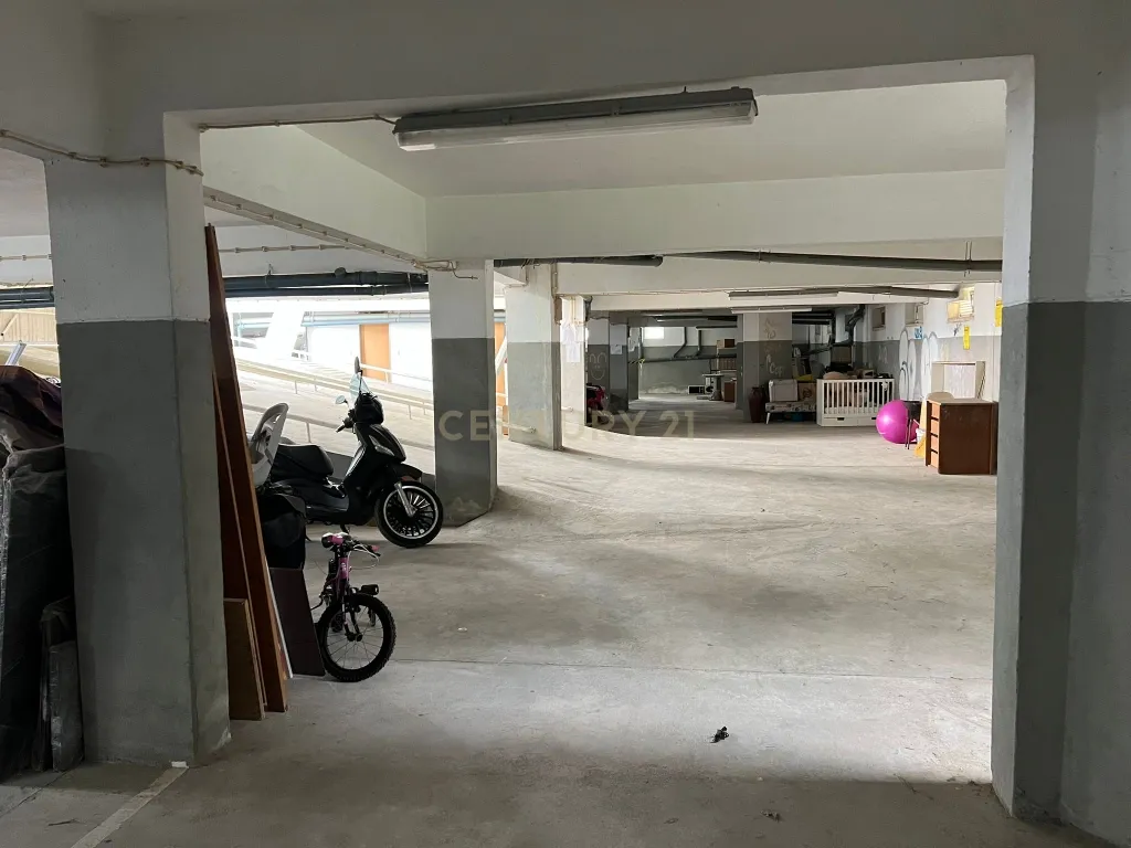 Parqueamento para motas ou armazem, Santo António da Caparica - Image 4