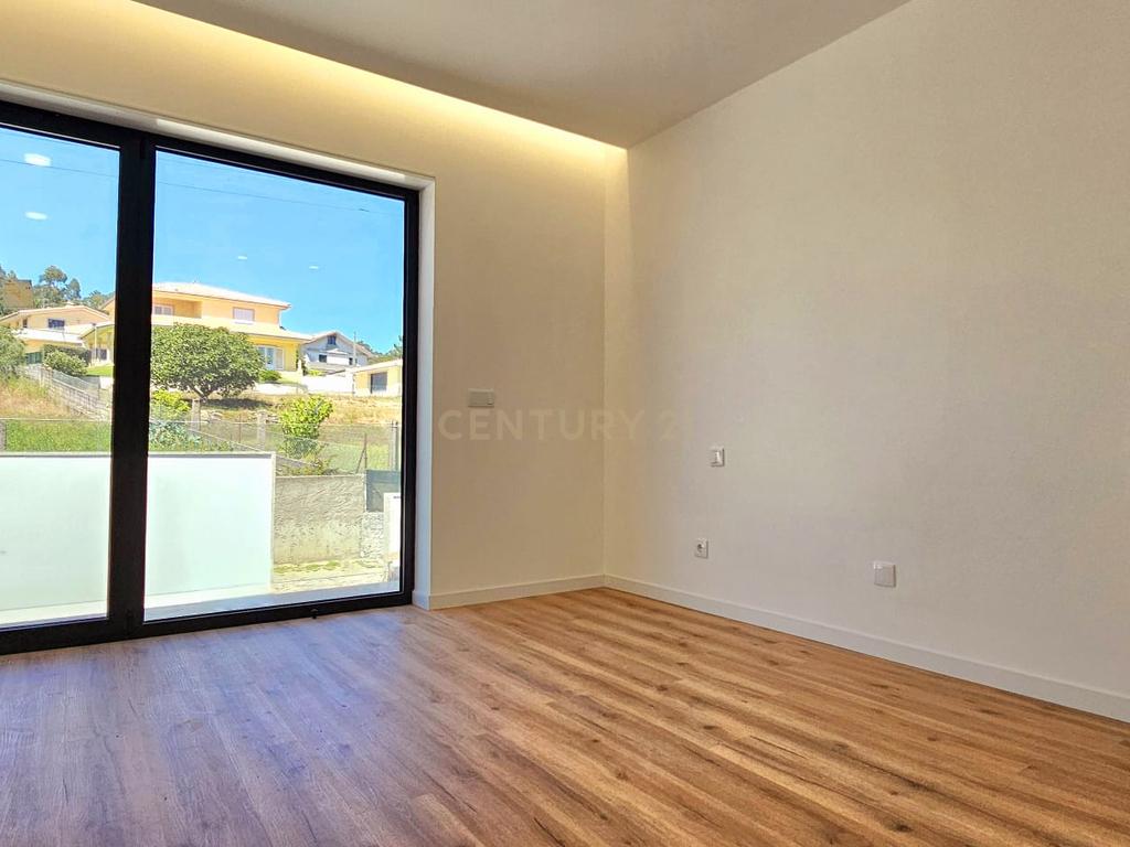Moradia Térrea com três quartos Nova em Palmeira de Faro Esposende - Image 8