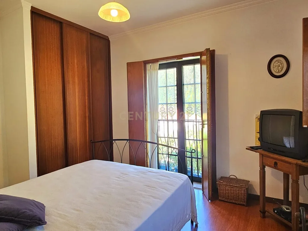 Moradia com quatro quartos com piscina em Romarigães Paredes de Coura - Image 23