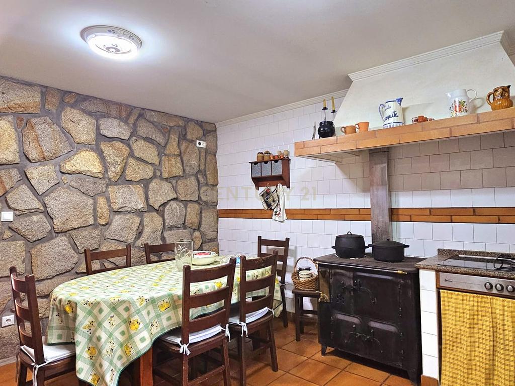 Moradia com quatro quartos  com piscina em Romarigães Paredes de Coura - Image 10