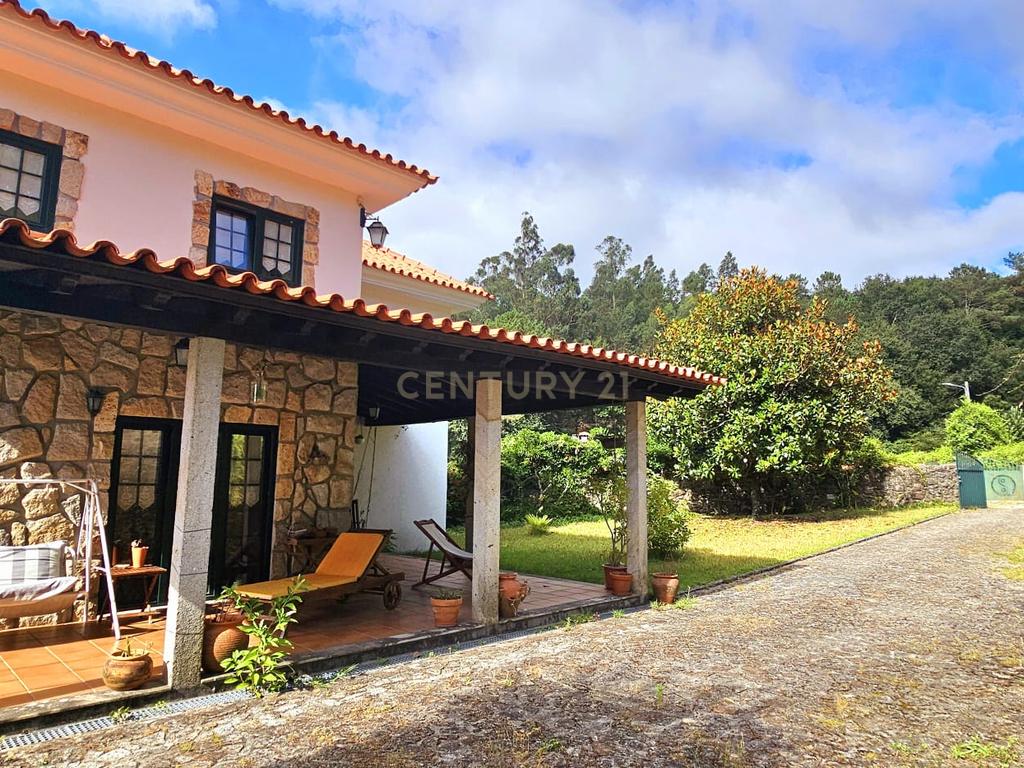 Moradia com quatro quartos  com piscina em Romarigães Paredes de Coura - Image 3