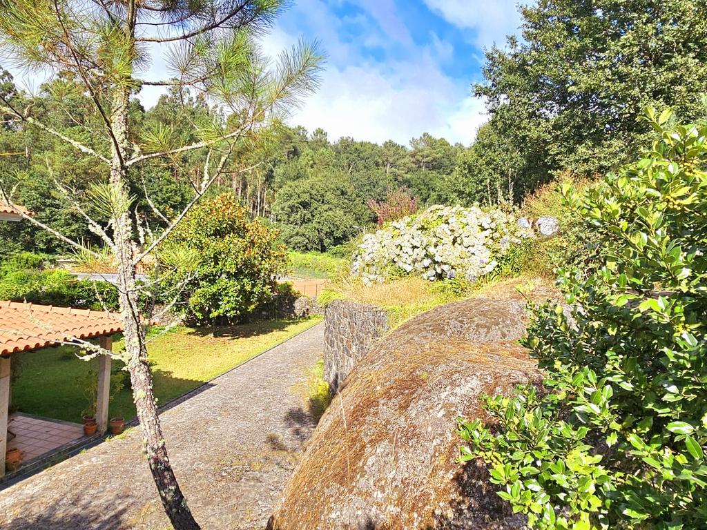 Moradia com quatro quartos  com piscina em Romarigães Paredes de Coura - Image 31