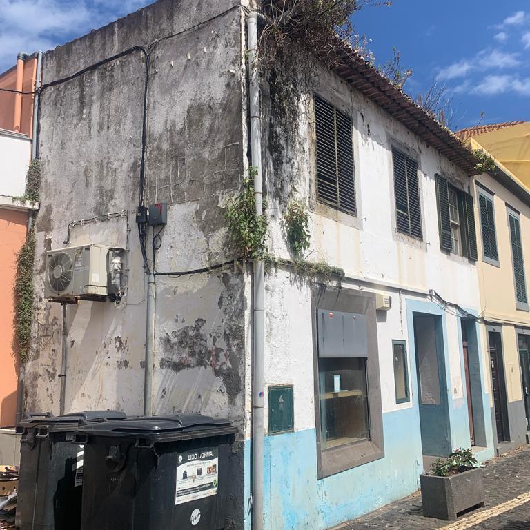 Prédio no centro de Machico - Potencial de Investimento - Image 10
