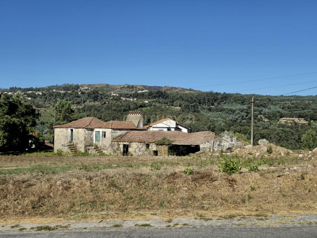 Moradia para Restauro em Vila Boa do Bispo, Marco de Canaveses - Image 3