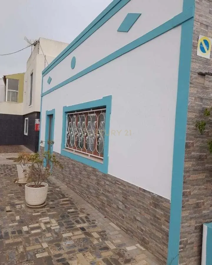 Charmosa Moradia T2+1 Remodelada com Piscina e Estacionamento em Livramento, Tavira - Image 27
