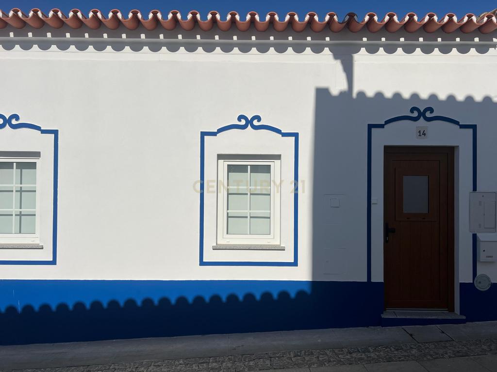 Moradia térrea recentemente recuperada, com quintal e terraço em Alcáçovas, Évora - Image 37