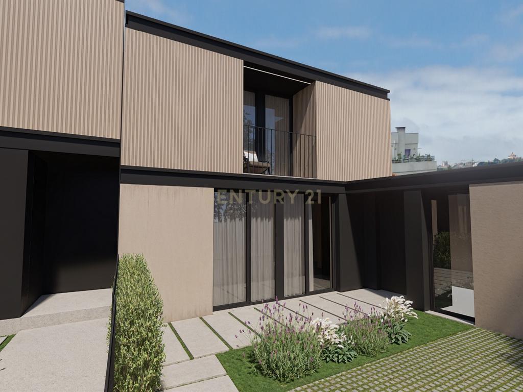Conjunto de 5 Moradias para Reabilitar com Garagem e Jardim em Localização Privilegiada - Image 11