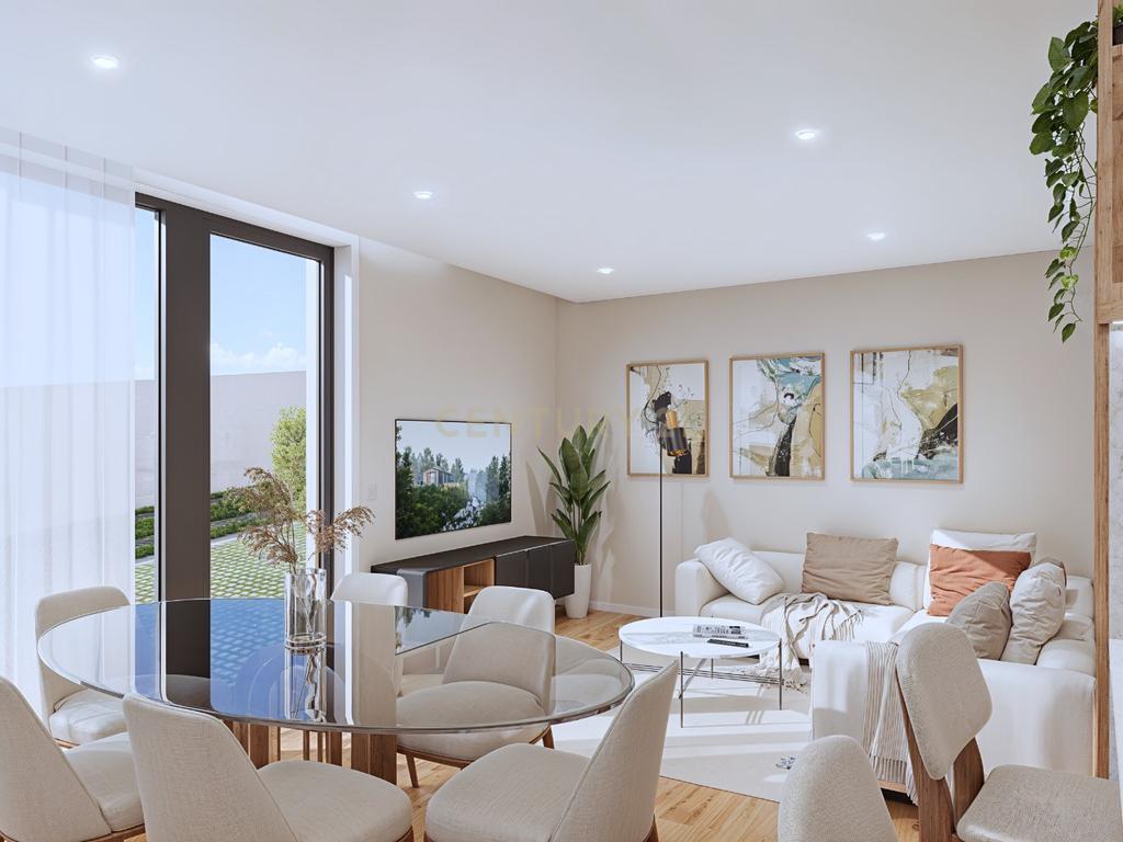 Conjunto de 5 Moradias para Reabilitar com Garagem e Jardim em Localização Privilegiada - Image 17