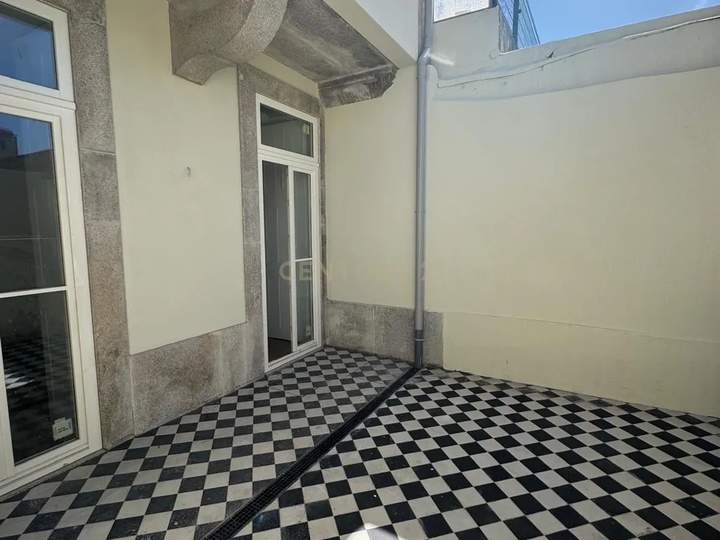 Apartamento T0 + 1 com Terraço | Bonjardim | Porto - Image 9