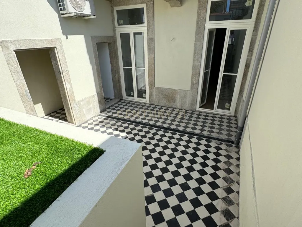 Apartamento T0 + 1 com Terraço | Bonjardim | Porto - Image 8