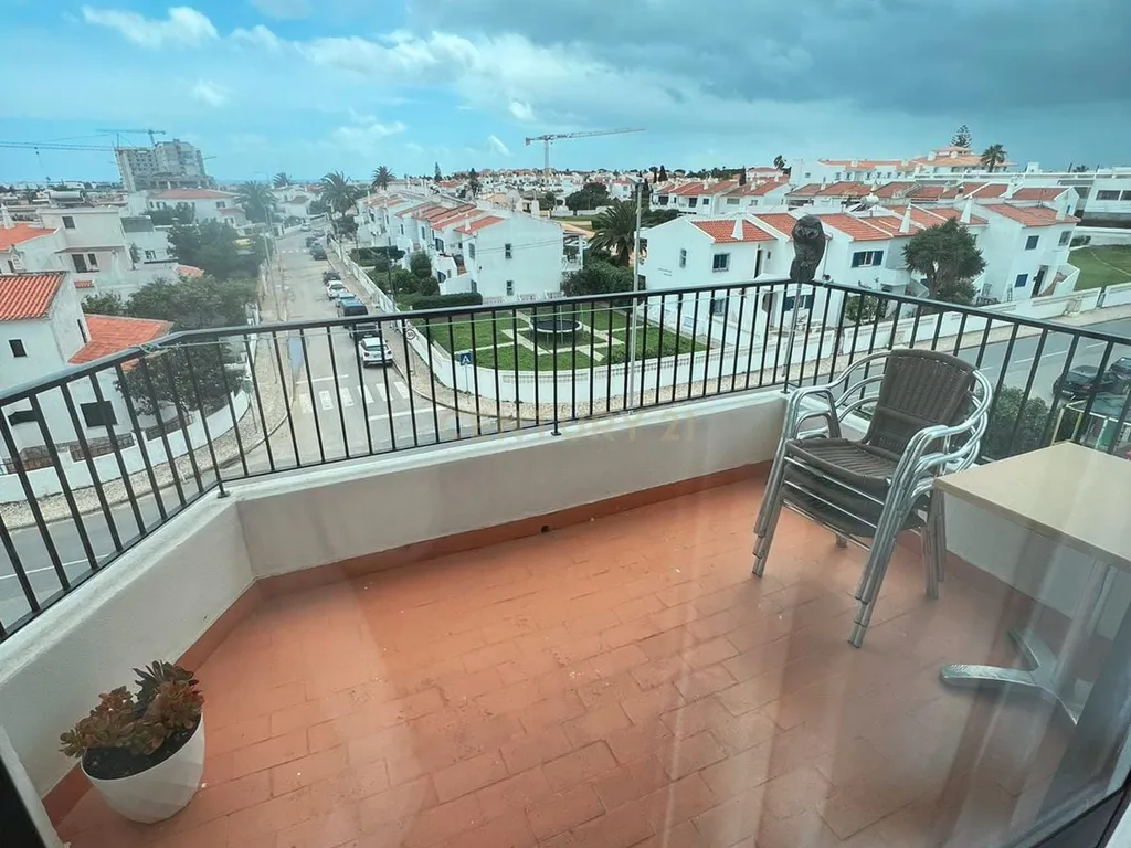 NÃO PERCA ESTA GRANDE OPORTUNIDADE! APARTAMENTO T1 ESPAÇOSO, COM AMPLA VARANDA E PISCINA MUITO BEM LOCALIZADO NA PARADISIACA PRAIA DA DONA ANA - Image 10