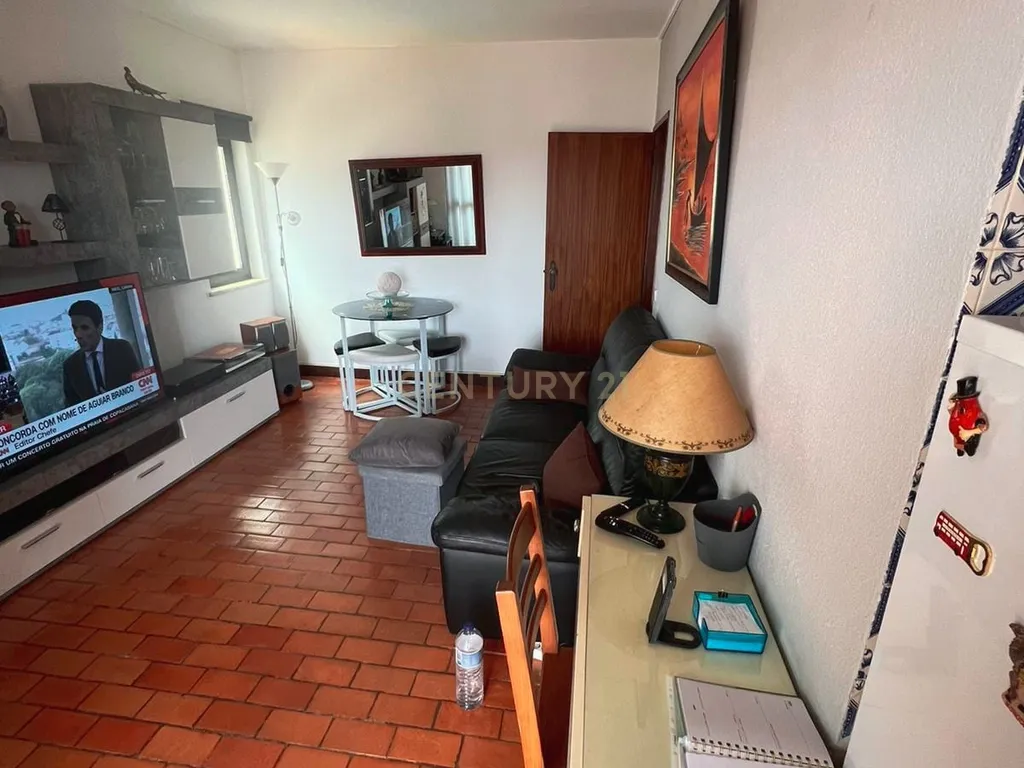 NÃO PERCA ESTA GRANDE OPORTUNIDADE! APARTAMENTO T1 ESPAÇOSO, COM AMPLA VARANDA E PISCINA MUITO BEM LOCALIZADO NA PARADISIACA PRAIA DA DONA ANA - Image 6