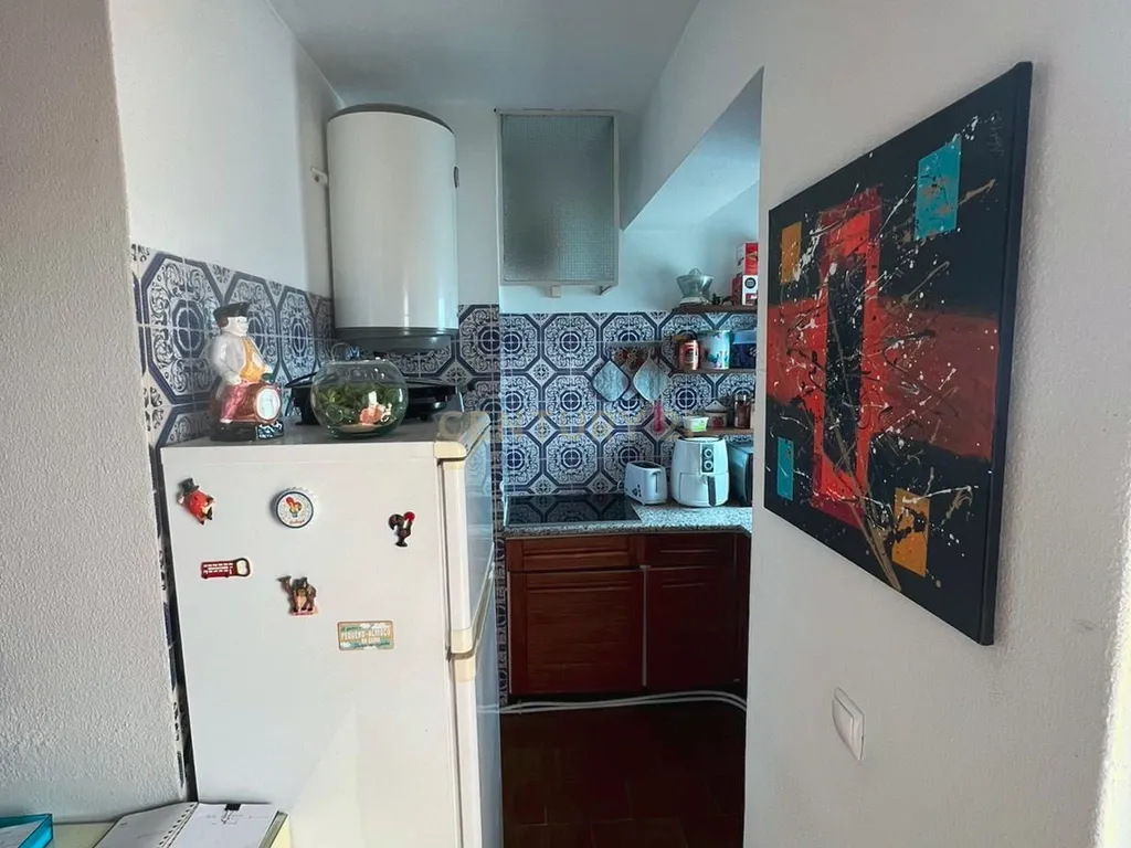 NÃO PERCA ESTA GRANDE OPORTUNIDADE! APARTAMENTO T1 ESPAÇOSO, COM AMPLA VARANDA E PISCINA MUITO BEM LOCALIZADO NA PARADISIACA PRAIA DA DONA ANA - Image 9