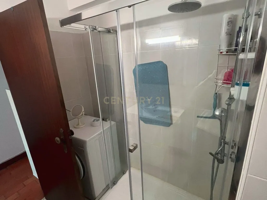 NÃO PERCA ESTA GRANDE OPORTUNIDADE! APARTAMENTO T1 ESPAÇOSO, COM AMPLA VARANDA E PISCINA MUITO BEM LOCALIZADO NA PARADISIACA PRAIA DA DONA ANA - Image 16