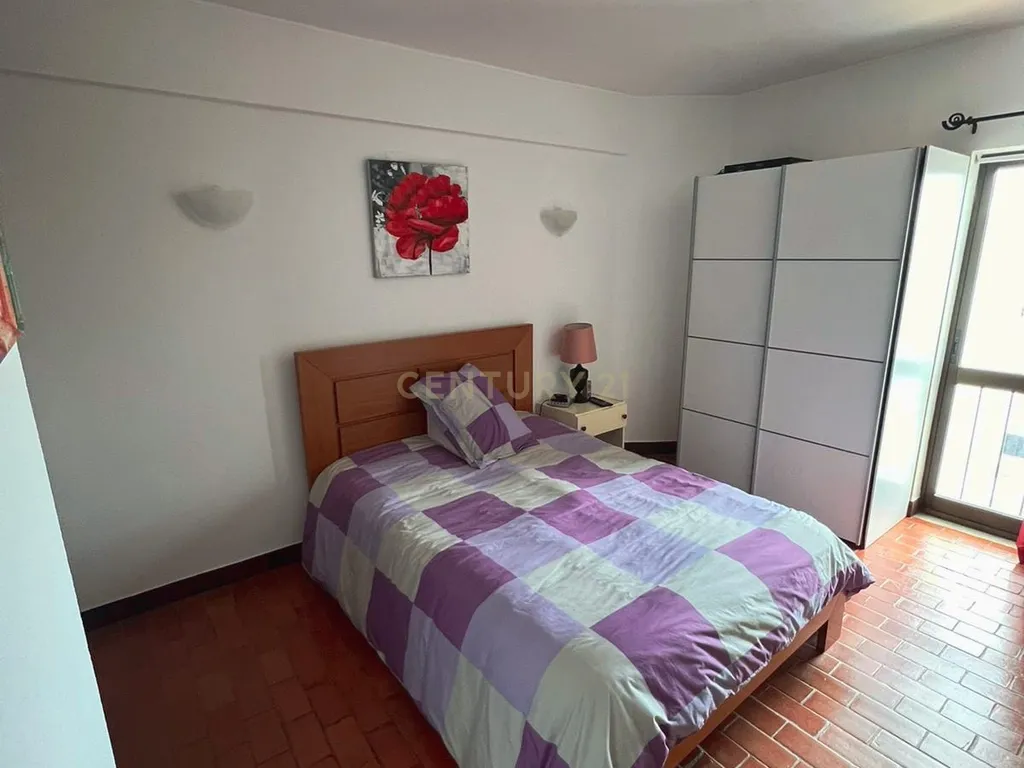NÃO PERCA ESTA GRANDE OPORTUNIDADE! APARTAMENTO T1 ESPAÇOSO, COM AMPLA VARANDA E PISCINA MUITO BEM LOCALIZADO NA PARADISIACA PRAIA DA DONA ANA - Image 14