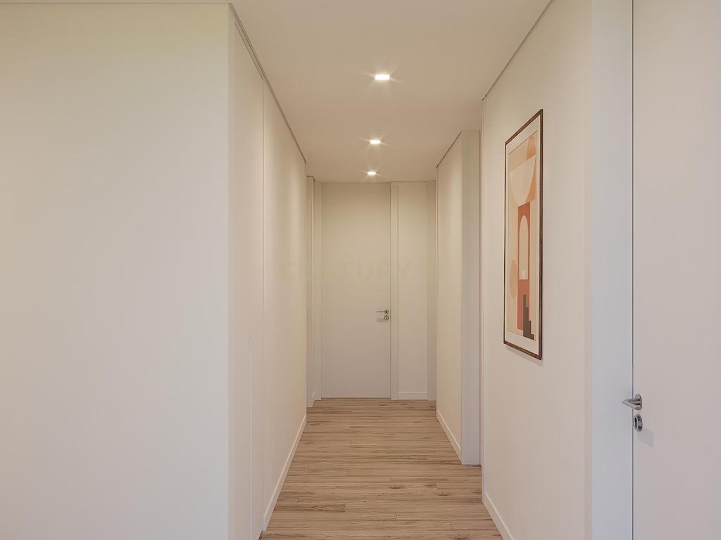 Moradia T4 inserida em Lote com 640m2 no Barril, Encarnação - Image 24