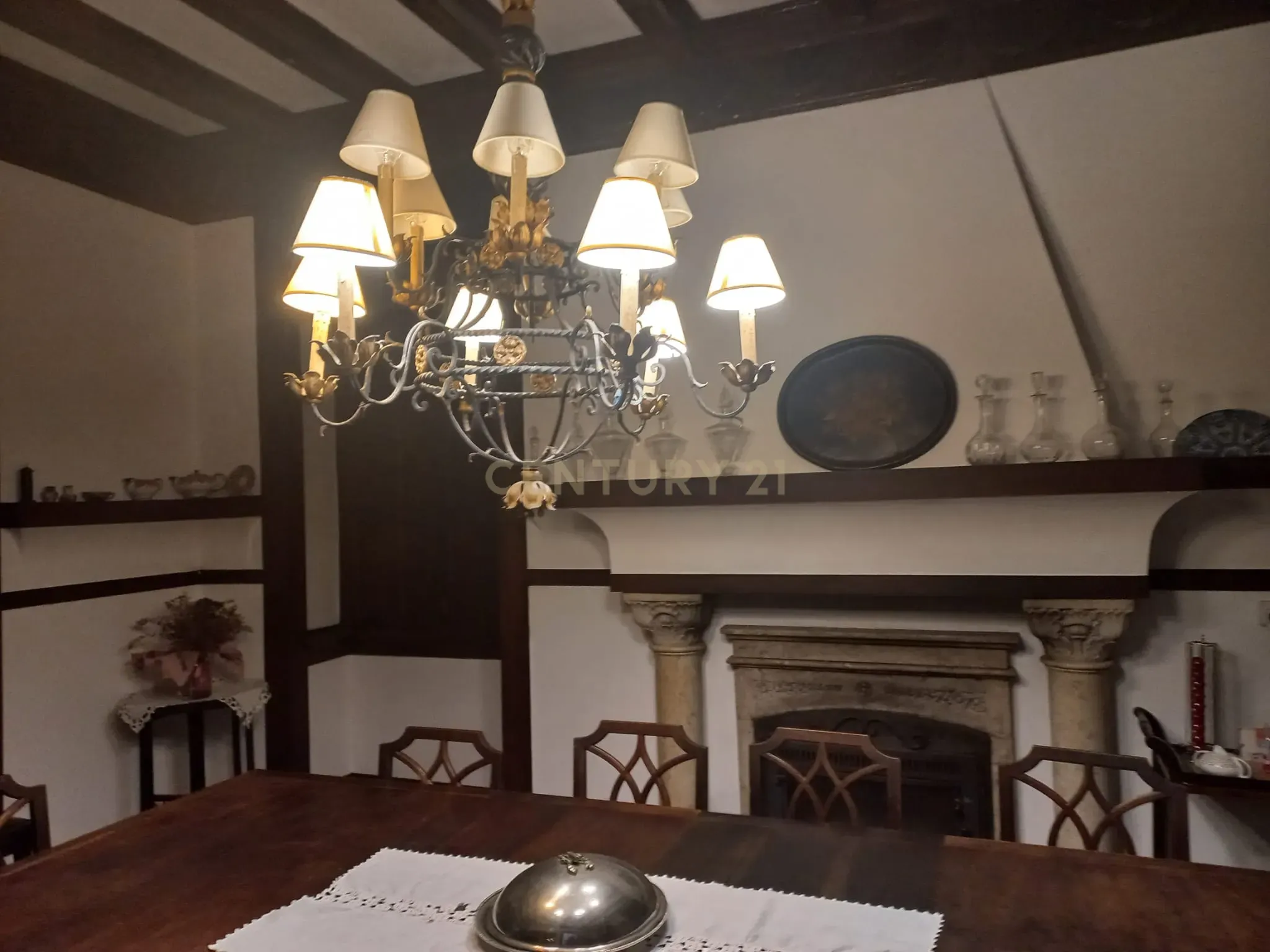 Palacete de Luxo com Piscina: Refúgio Histórico no Coração de Lousã - Image 1