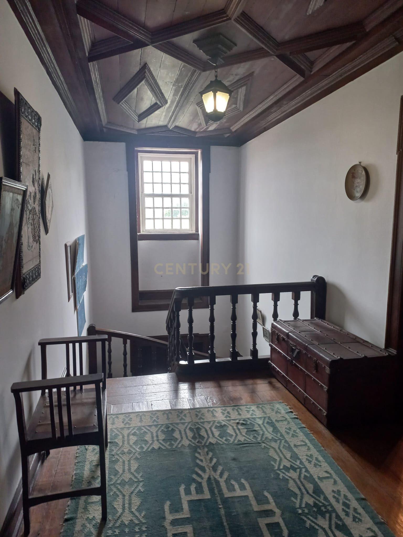 Palacete de Luxo com Piscina: Refúgio Histórico no Coração de Lousã - Image 13