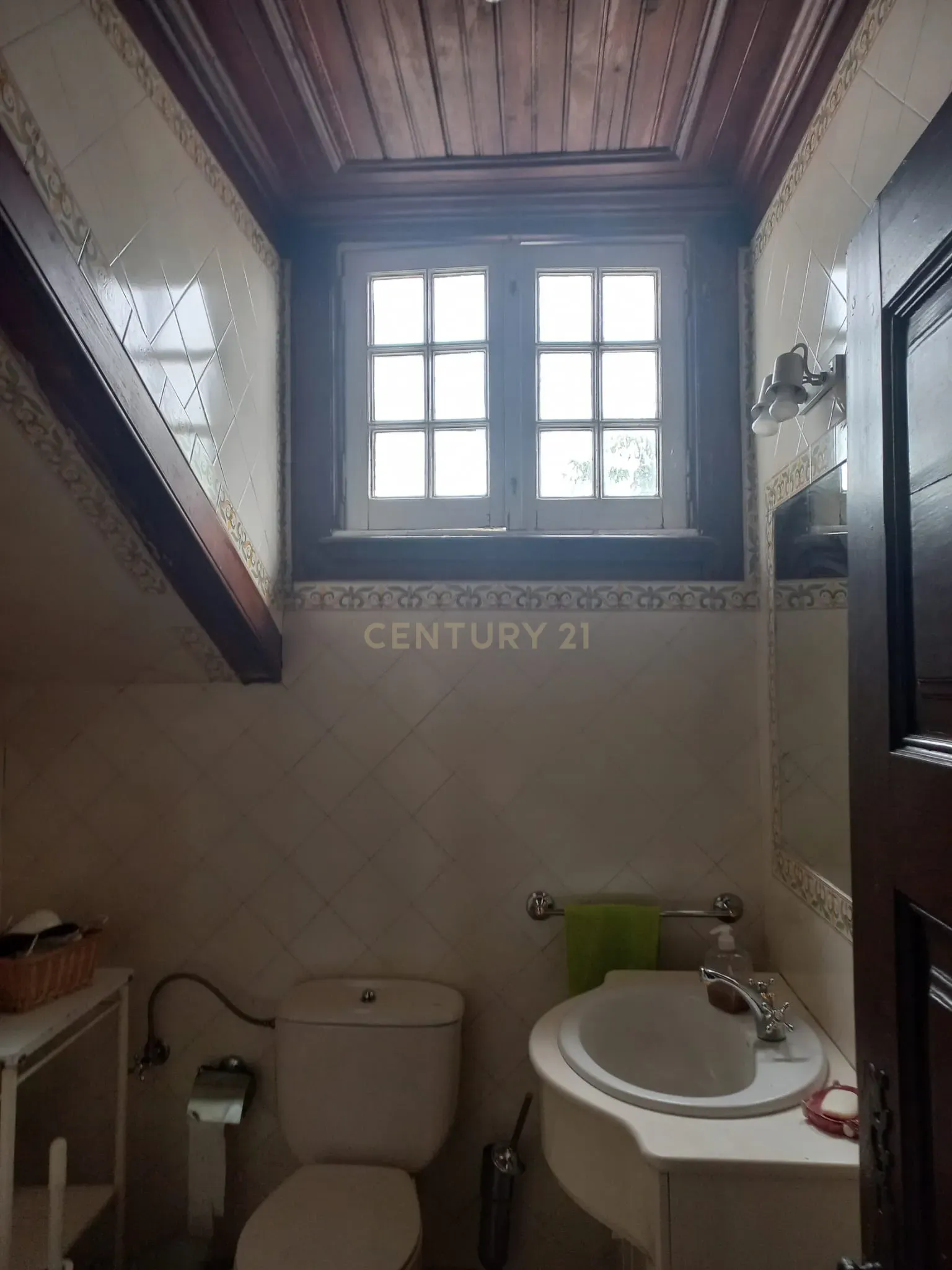 Palacete de Luxo com Piscina: Refúgio Histórico no Coração de Lousã - Image 15