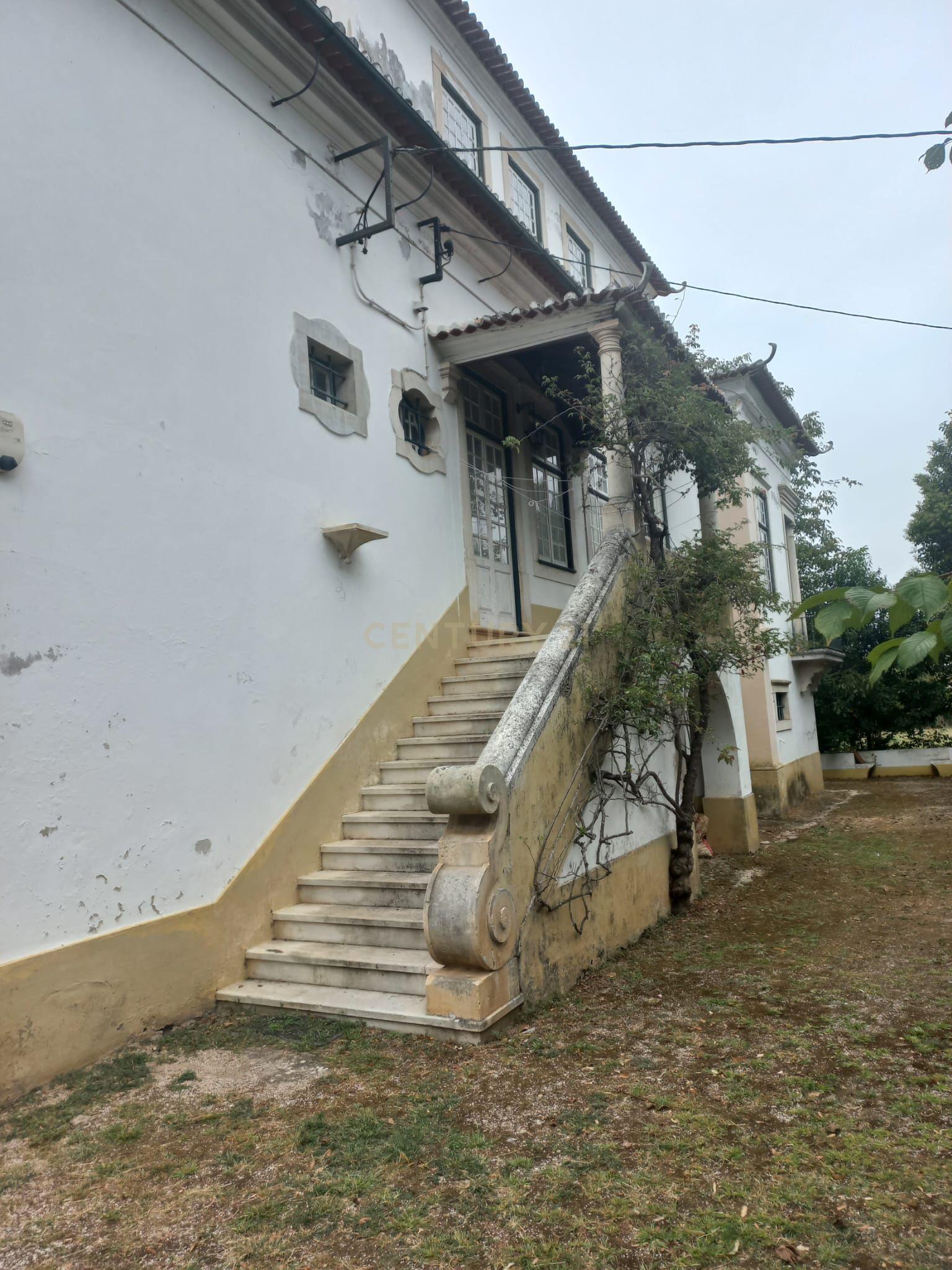 Palacete de Luxo com Piscina: Refúgio Histórico no Coração de Lousã - Image 20
