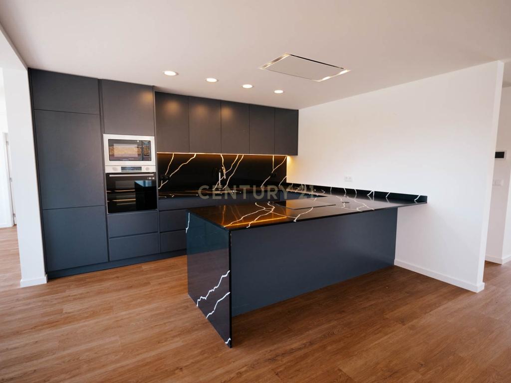 T3+1 Moderno em Leiria - Image 8