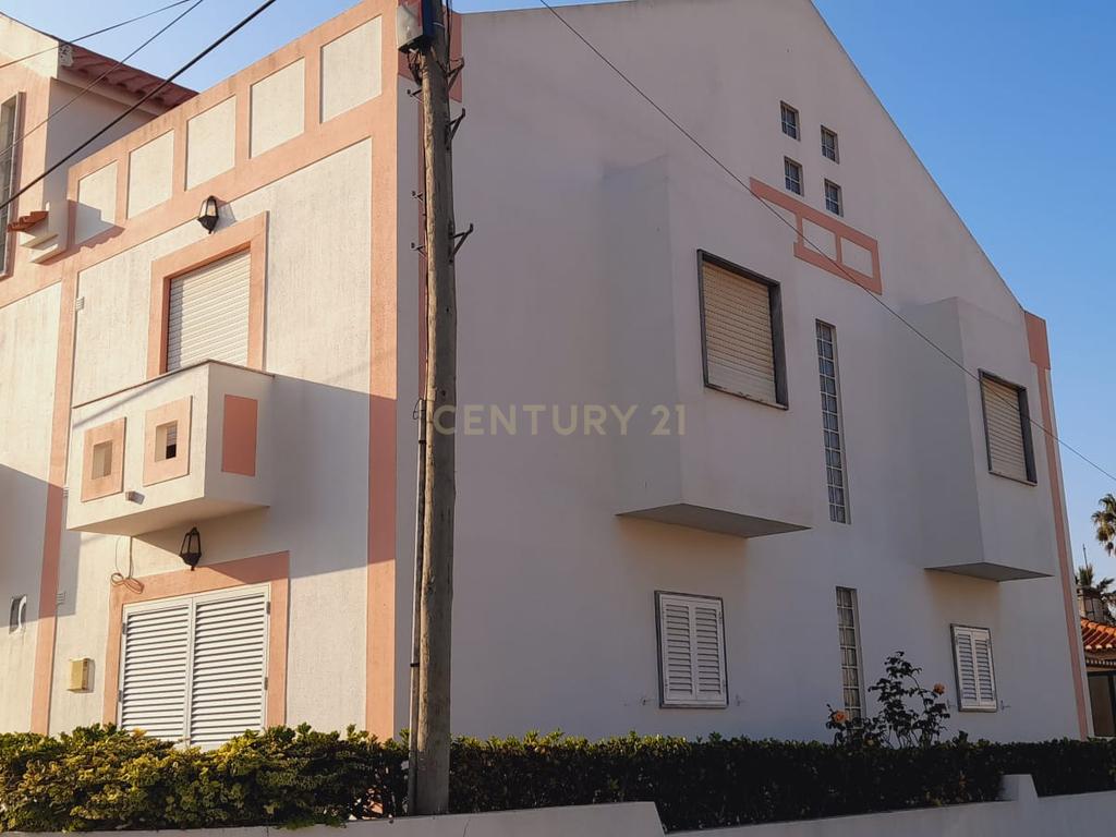 Moradia com 5 quartos na Consolação, perto da praia - Image 1