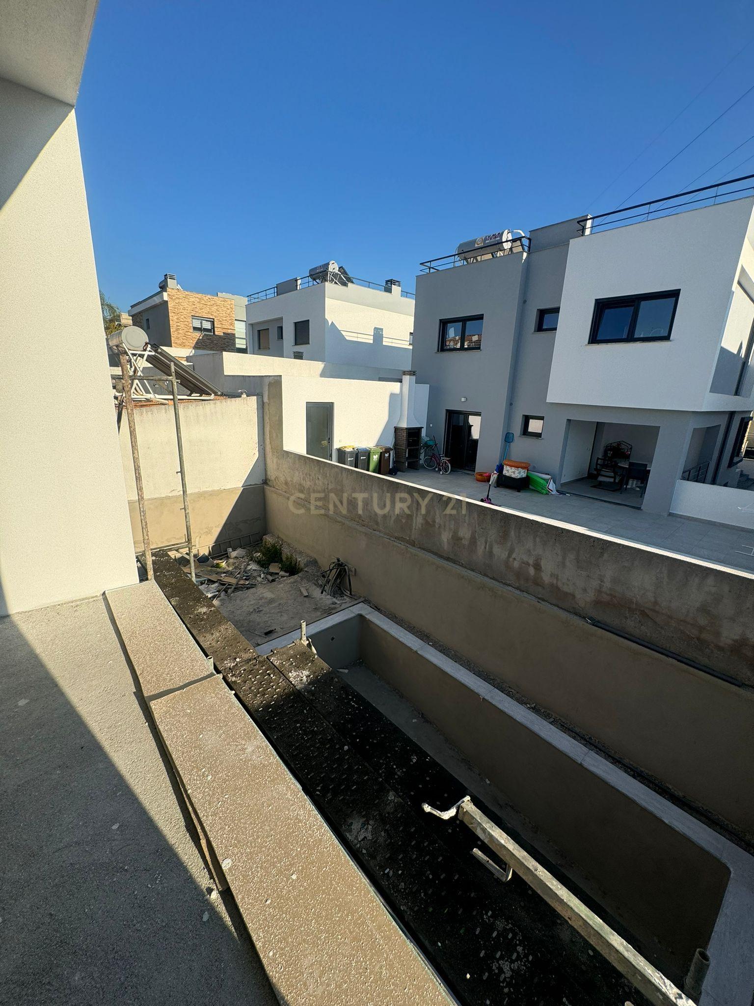 Moradia T4 com piscina - Image 19