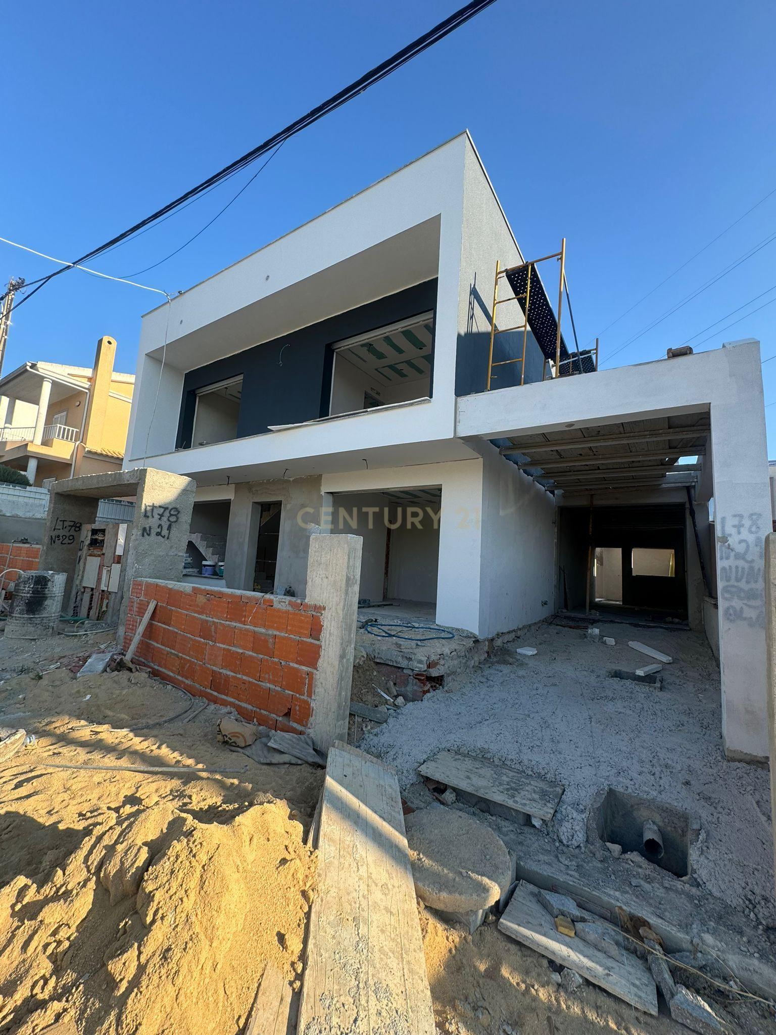 Moradia T4 com piscina - Image 16
