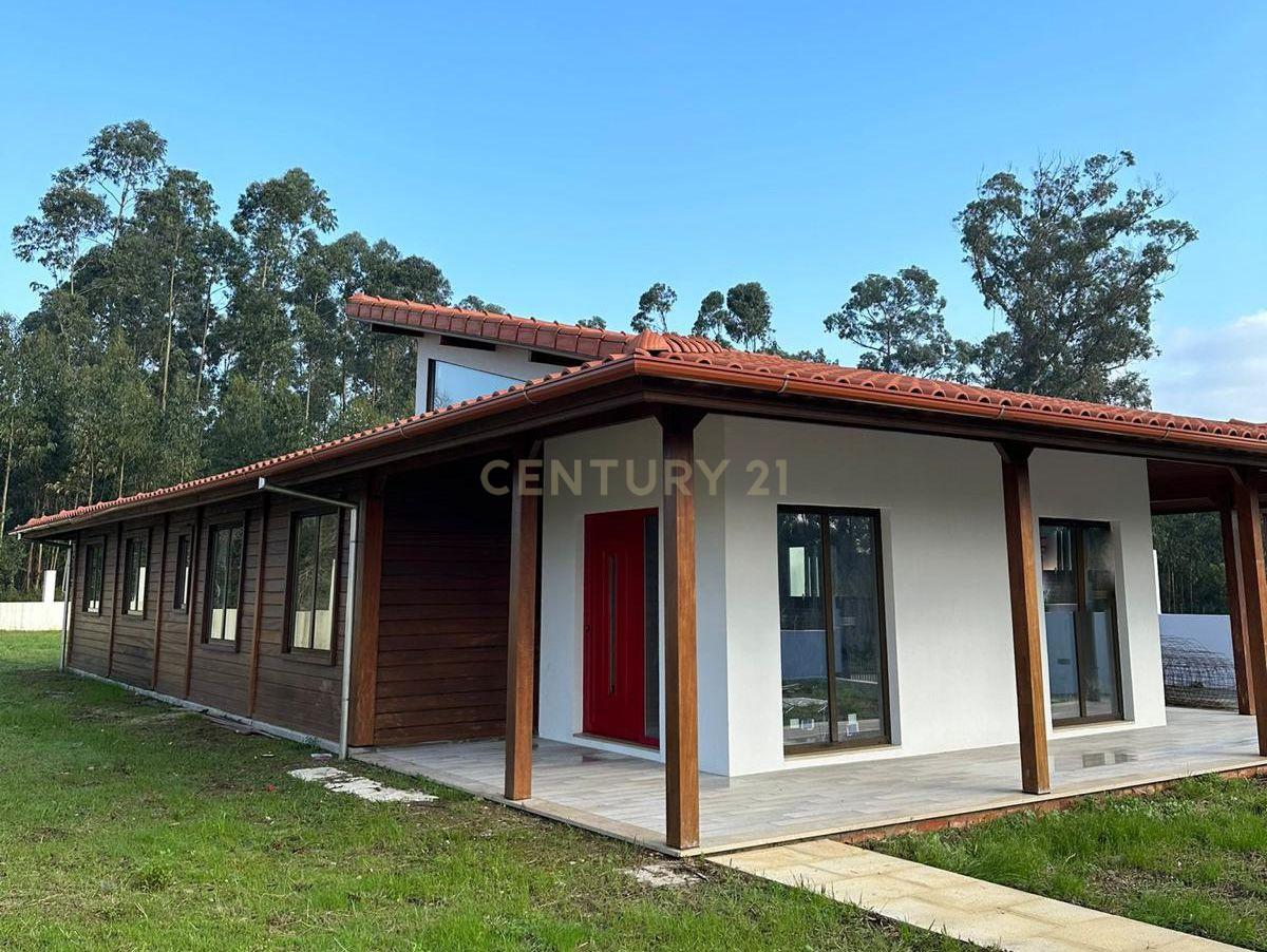 Moradia T4 + 1 térrea e isolada em Quintãs, Concelho de Aveiro - Image 1