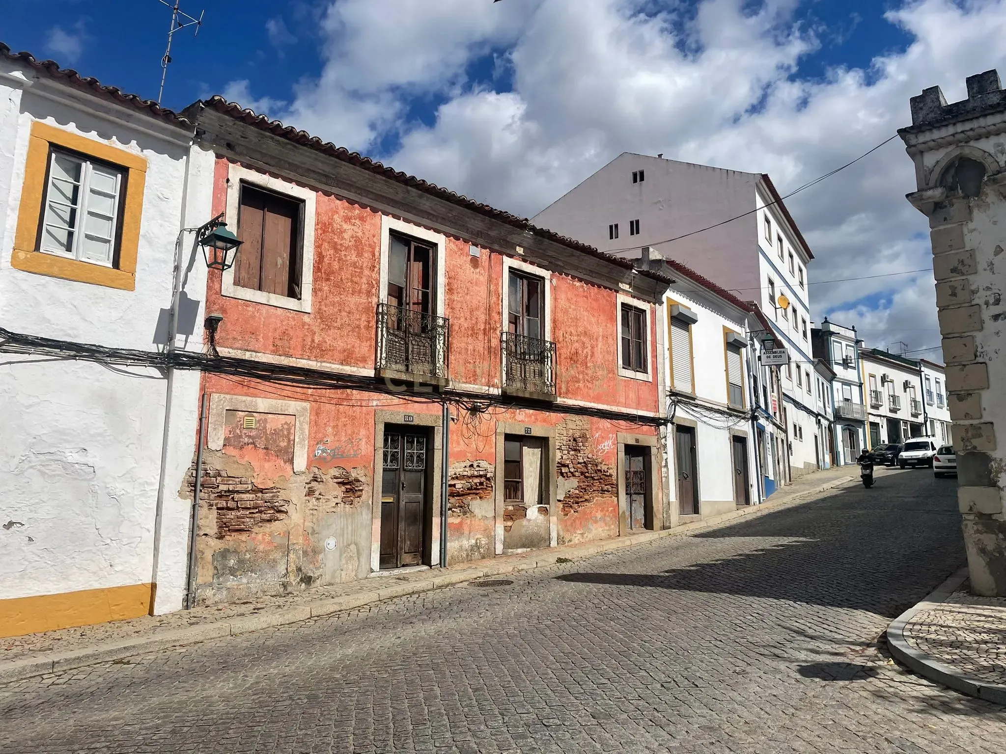 Imóvel para Remodelação Total no Centro de Montemor-o-Novo com 386m² de Área Bruta Privativa – Oportunidade de Investimento Única! - Image 4