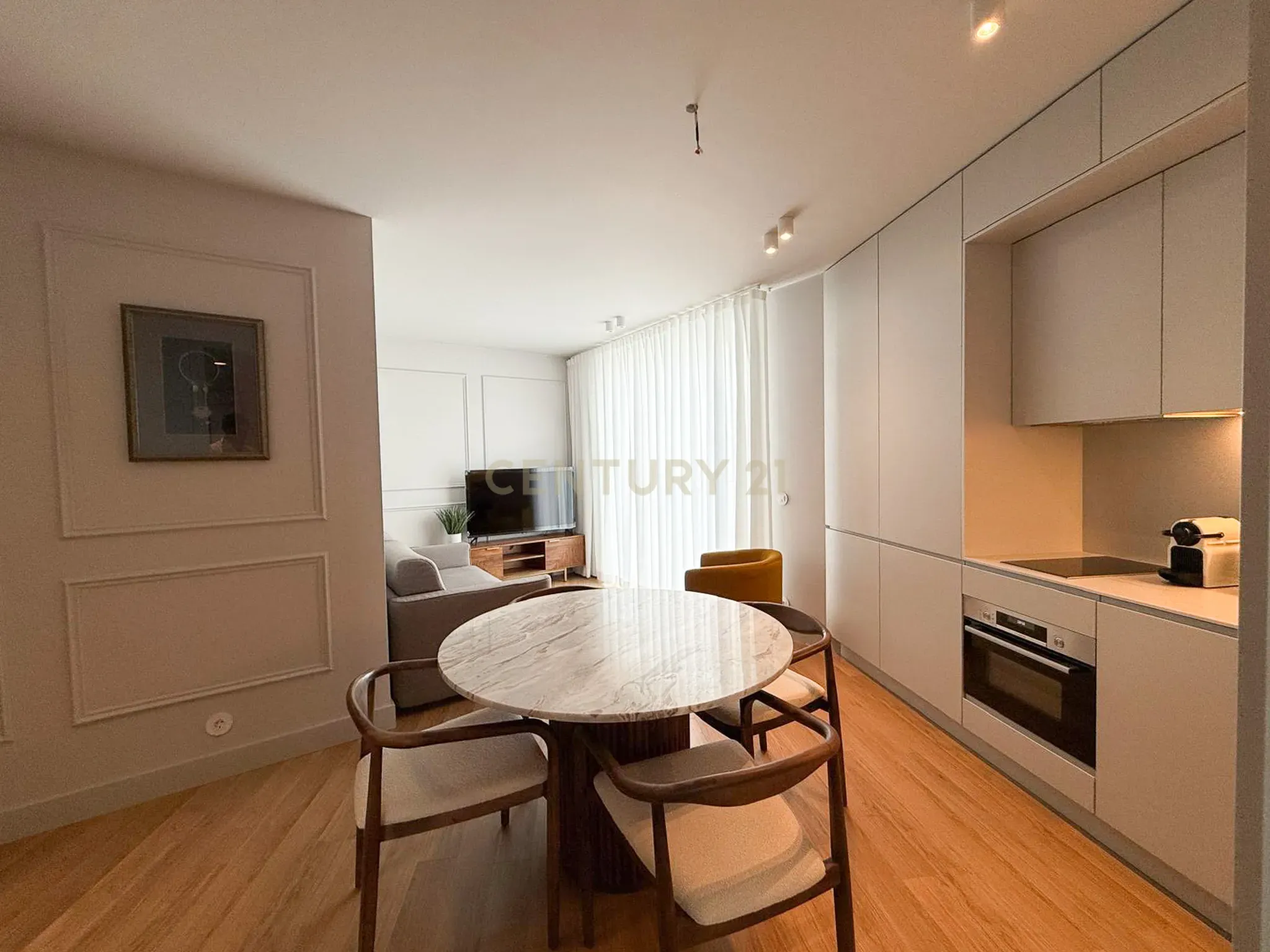 Luxuoso Apartamento T1 para Arrendamento - Lisboa, Campolide - Image 5